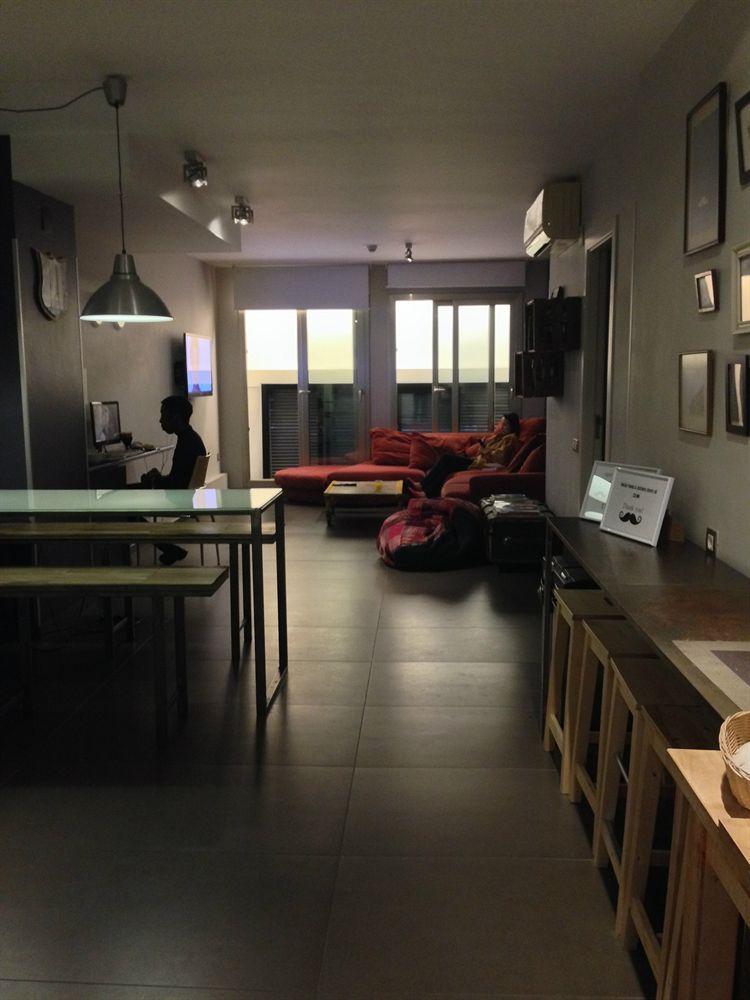 Don Moustache Boutique Hostel Барселона Екстер'єр фото