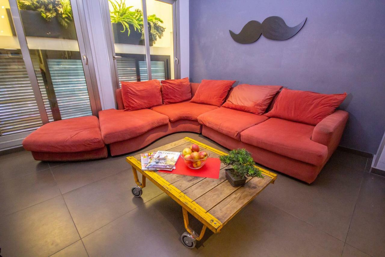 Don Moustache Boutique Hostel Барселона Екстер'єр фото
