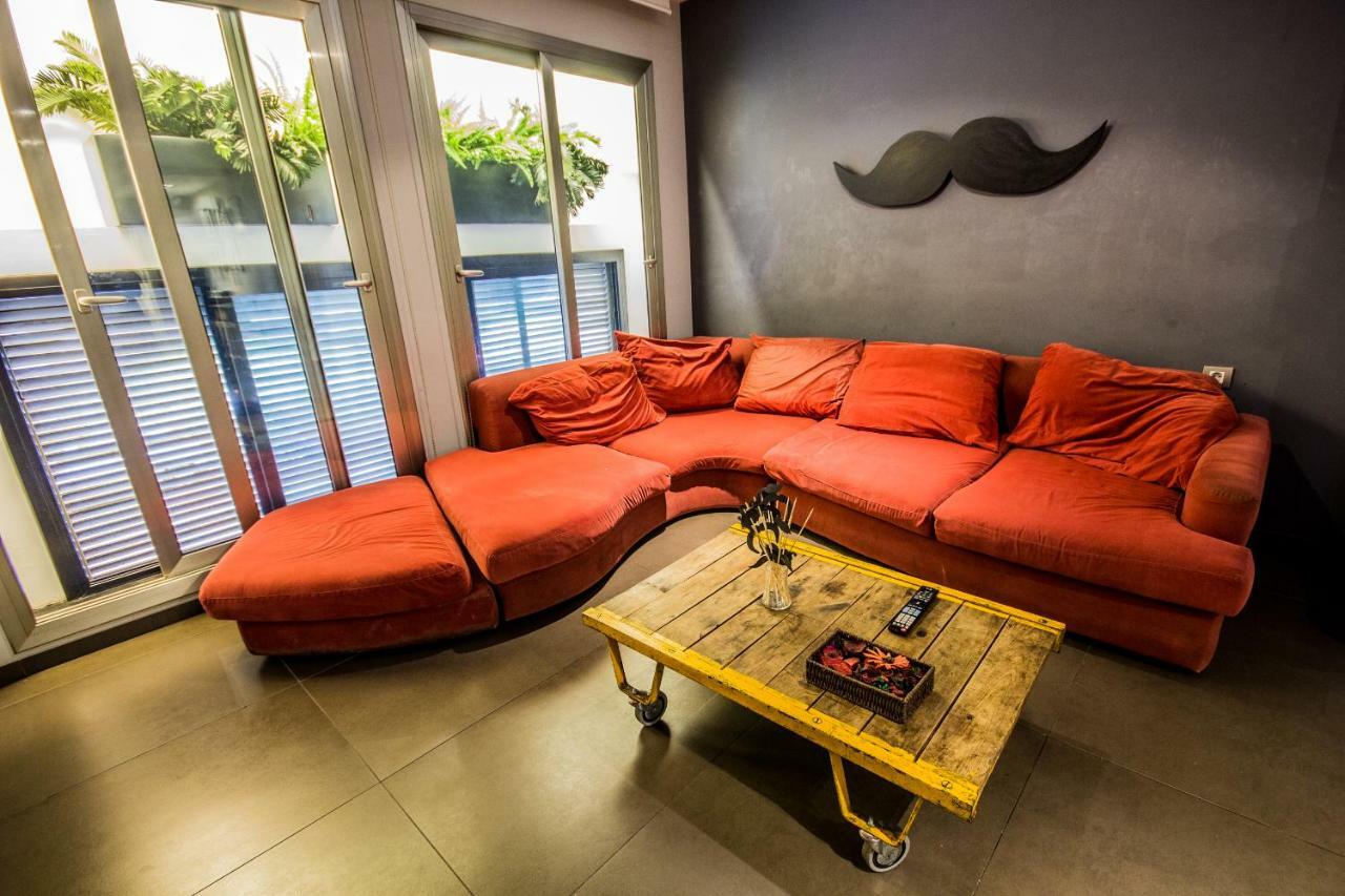 Don Moustache Boutique Hostel Барселона Екстер'єр фото